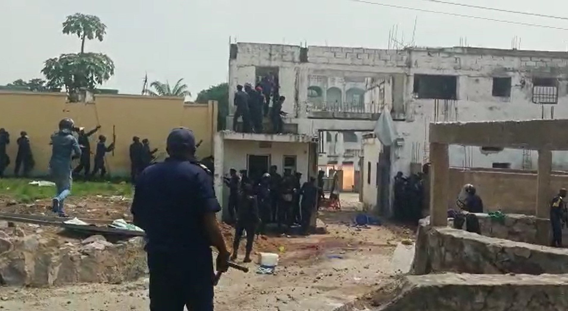 Police officers raid Ne Muanda Nsemi’s residence, where more than 200 BDK supporters had gathered, in Kinshasa, Democratic Republic of Congo, on April 24, 2020.