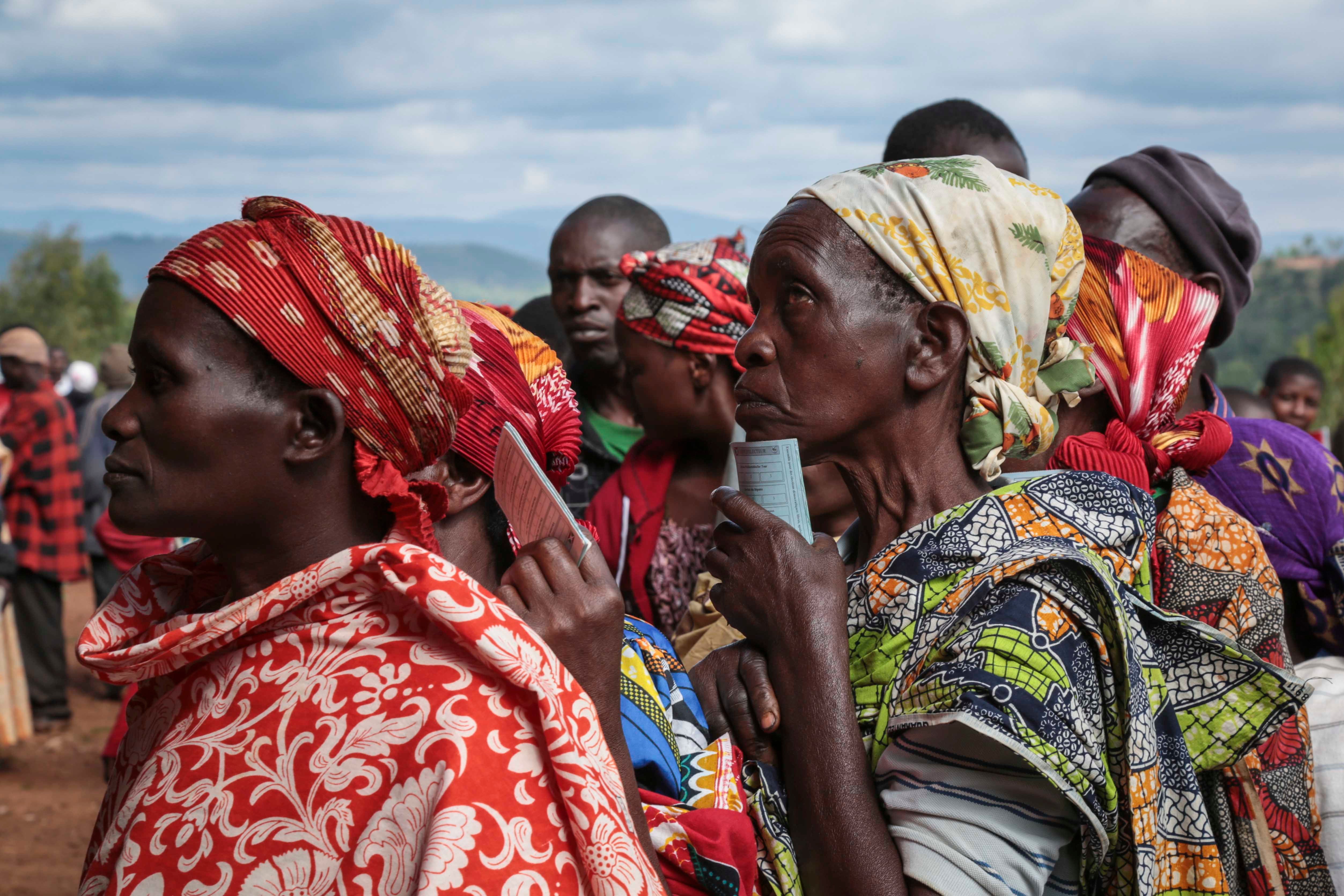 Des femmes font la queue pour voter lors de l’élection présidentielle, à Giheta, dans la province de Gitega, au Burundi, le 20 mai 2020.