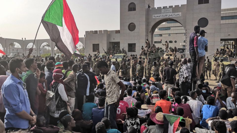 Sudanese soldiers stand guard as demonstrators rally near the army headquarters in the Sudanese capital Khartoum, April 11, 2019.