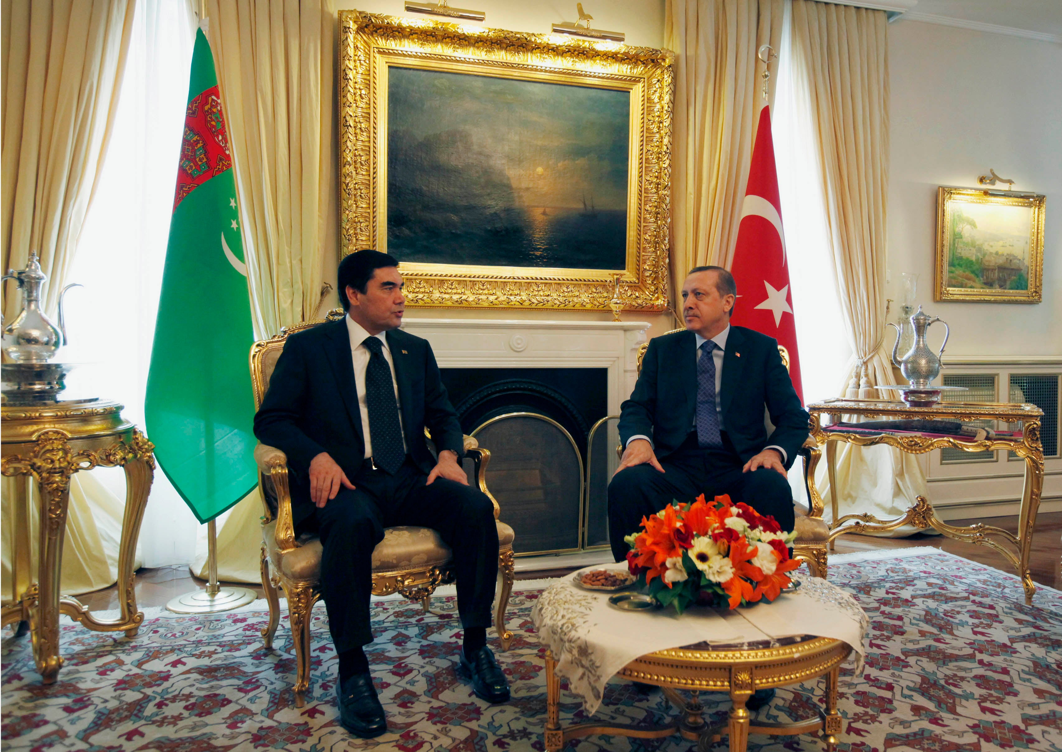 Президент Туркменистана Гурбангулы Бердымухамедов (слева) и премьер-министр Турции Реджеп Тайип Эрдоган. Анкара, 29 февраля 2020 г.