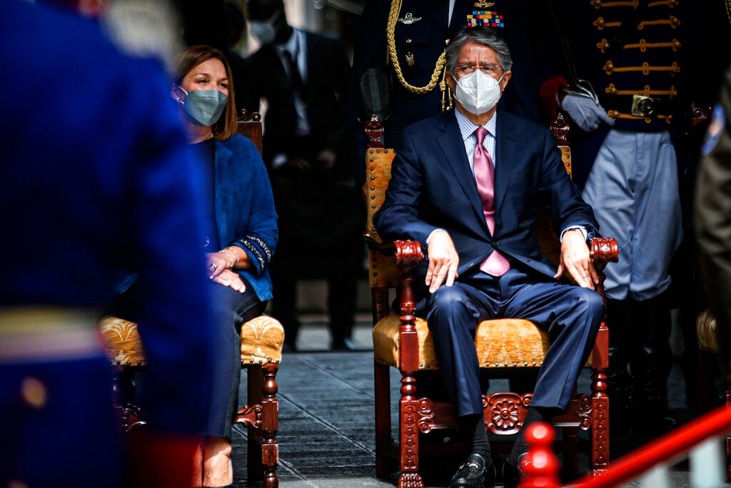 El presidente ecuatoriano Guillermo Lasso asiste al cambio de mando militar en el Palacio Carondelet en Quito, Ecuador, el 31 de mayo de 2021.