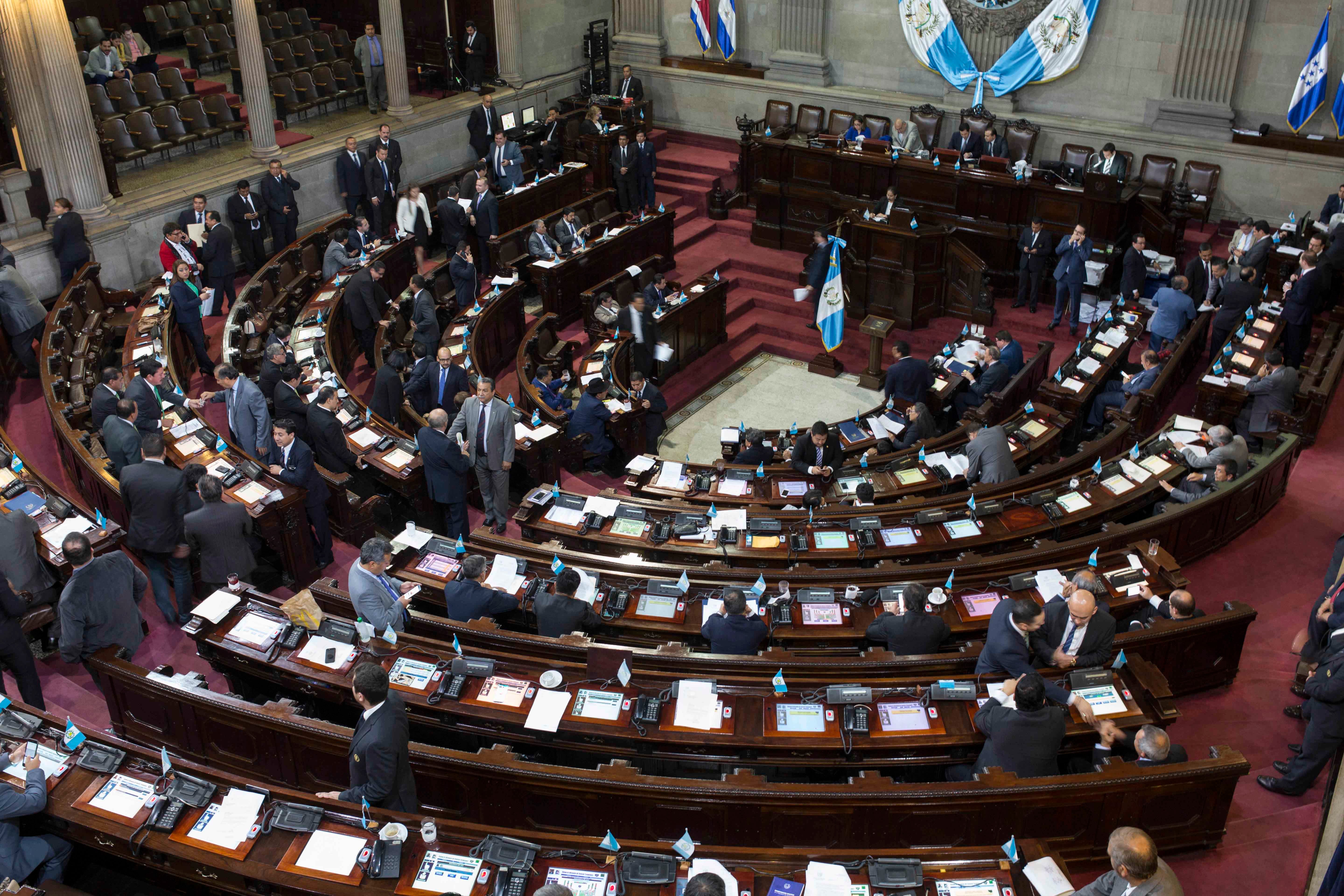 Los diputados asisten a una sesión del Congreso en la Ciudad de Guatemala, el lunes 11 de septiembre de 2017. ©AP Photo/Moises Castillo