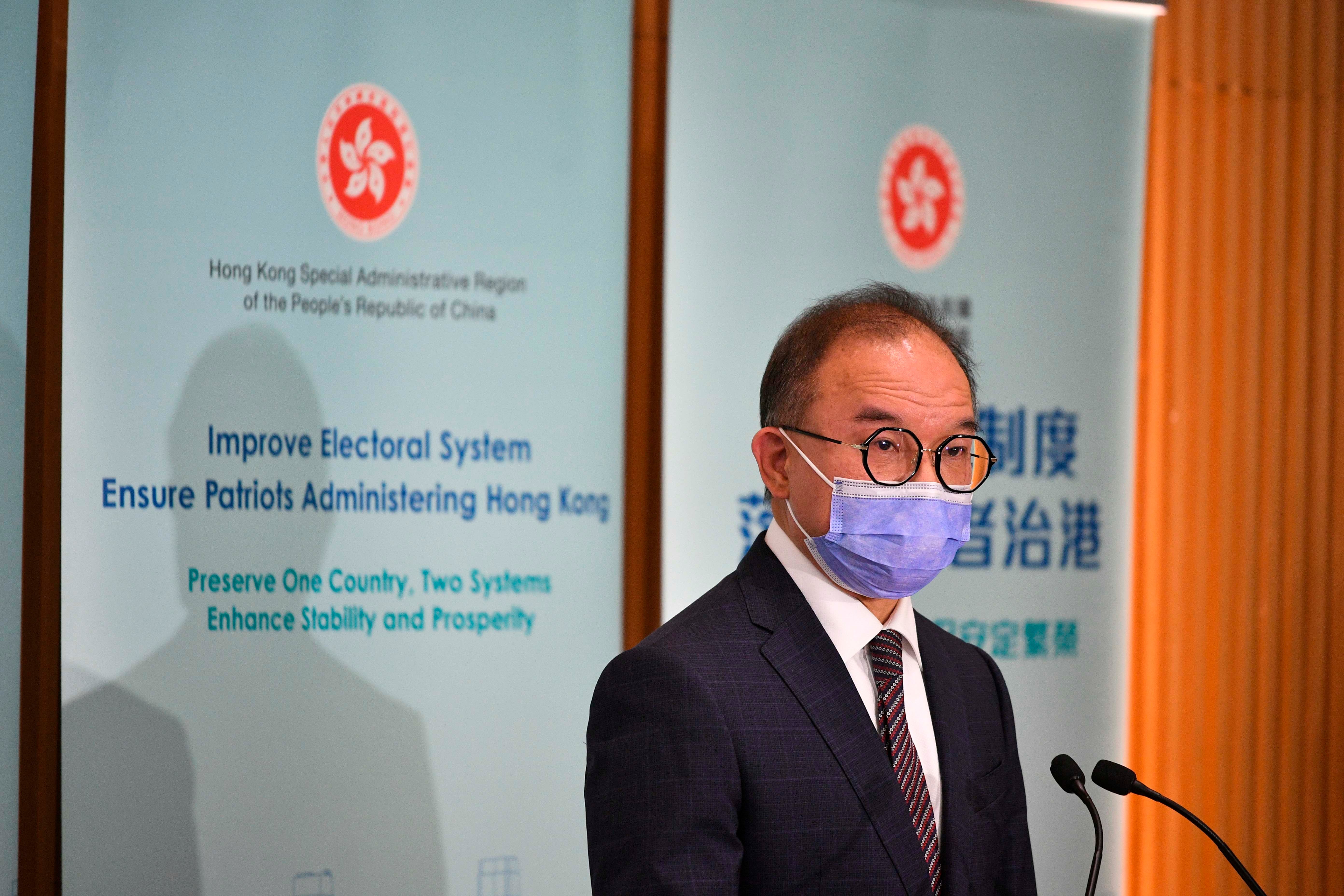 香港政制及內地事務局局長曾國衛在記者會發言，香港，2021年11月29日。