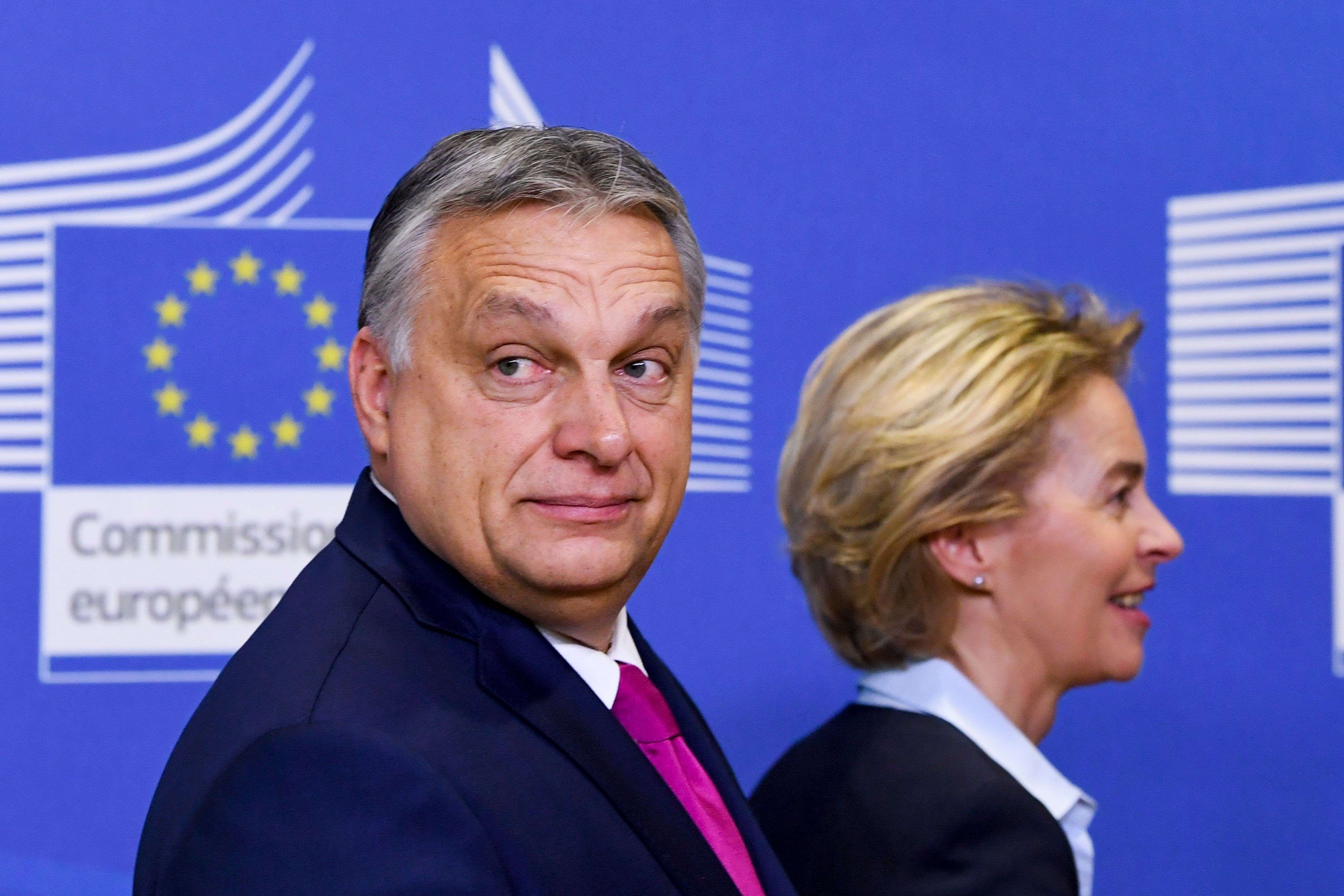 Le Premier ministre hongrois Viktor Orban avec la présidente de la Commission européenne Ursula von der Leyen à Bruxelles, Belgique, le 3 février 2020. 