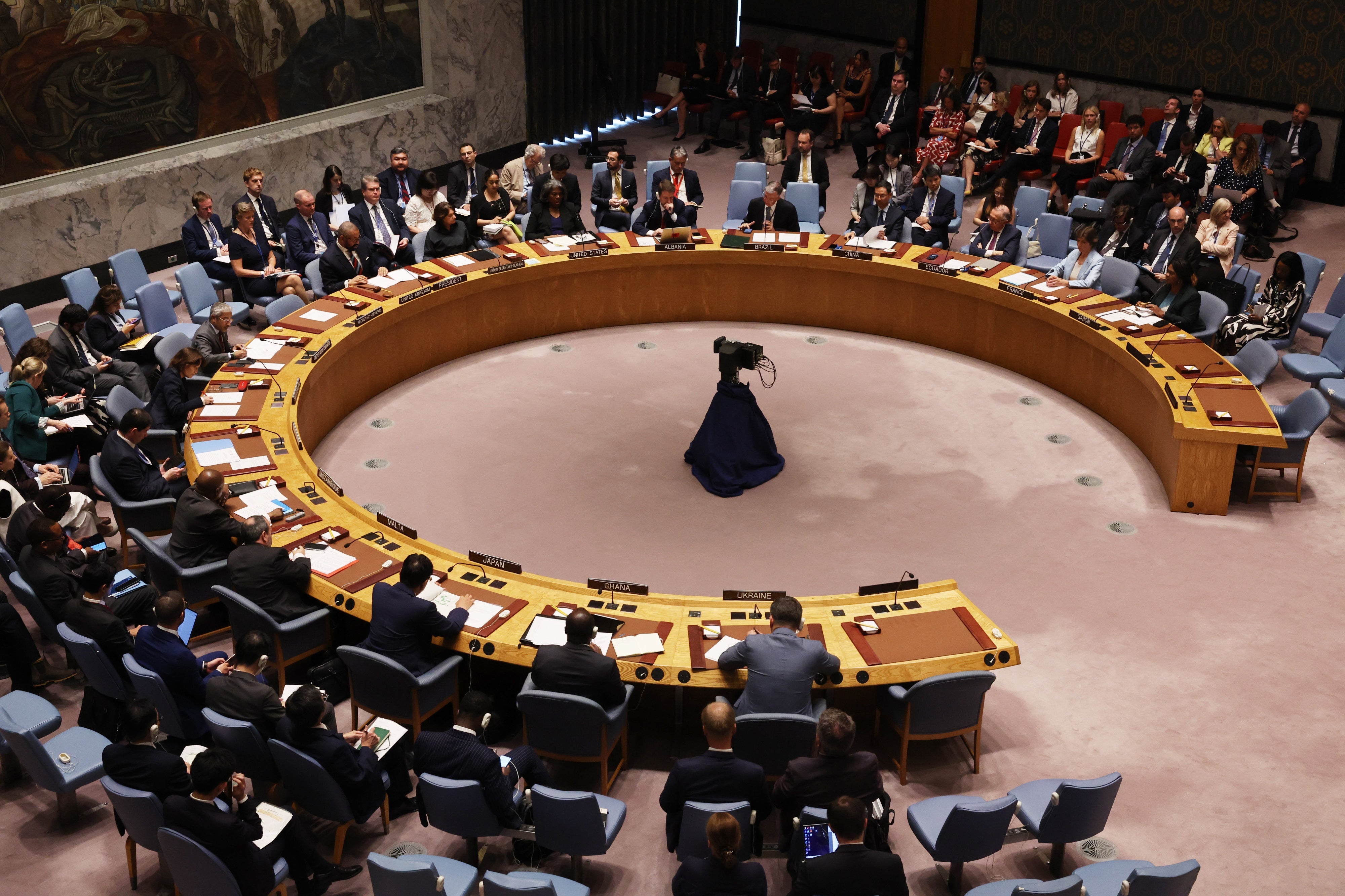 Les Ambassadeurs des pays membres du Conseil de sécurité des Nations Unies participaient à une session du Conseil au siège de l’ONU à New York, le 17 juillet 2023.