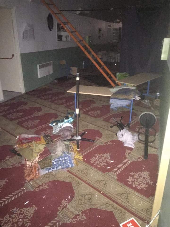 Dommages subis par la mosquée d'Aubervilliers, une banlieue au nord de Paris, lors d'une perquisition effectuée le 17 novembre 2015 dans le cadre de l’état d'urgence.