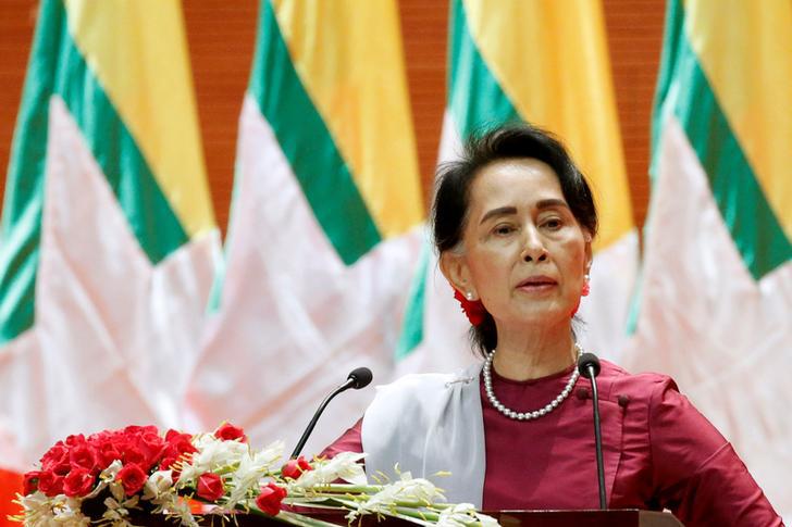 Aung San Suu Kyi delivers a speech to the nation in Naypyidaw, Myanmar, September 19, 2017.