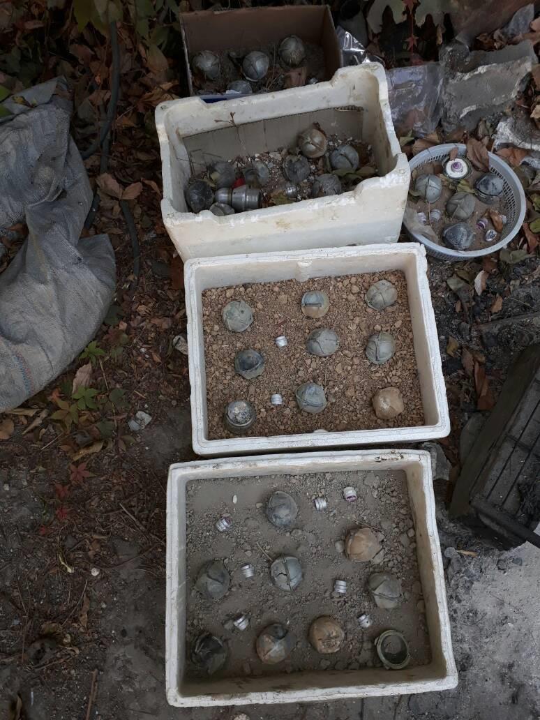 Image of unexploded ShOAB-0.5 submunitions in Qalaat Al-Madiq, Syria. © 2017 Private.