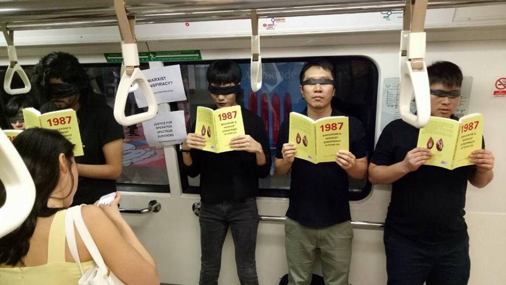 201711asia_singapore_jolovan Jolovan Wham participates in a silent protest with eight other activists on an MRT train in Singapore, June 3, 2017. 