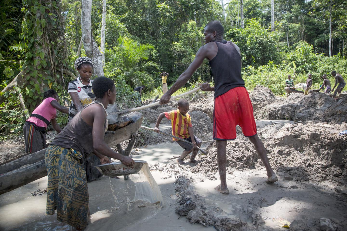 An artisanal diamond mine in Sosso-Nakombo, near the border with Cameroon. Seleka rebels have withdrawn from this part of the country, but fighters for anti-Balaka militias and bandits often prey on the miners.