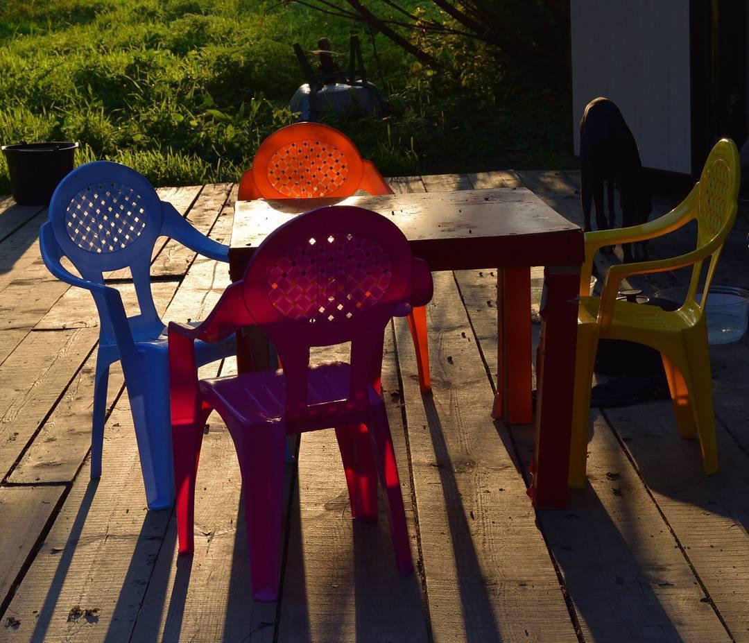 “Sometime and somewhere there used to be summer,” Yulia Savinovskikh posted to Facebook in November 2017 after guardianship agency officials removed two foster children from her care. 