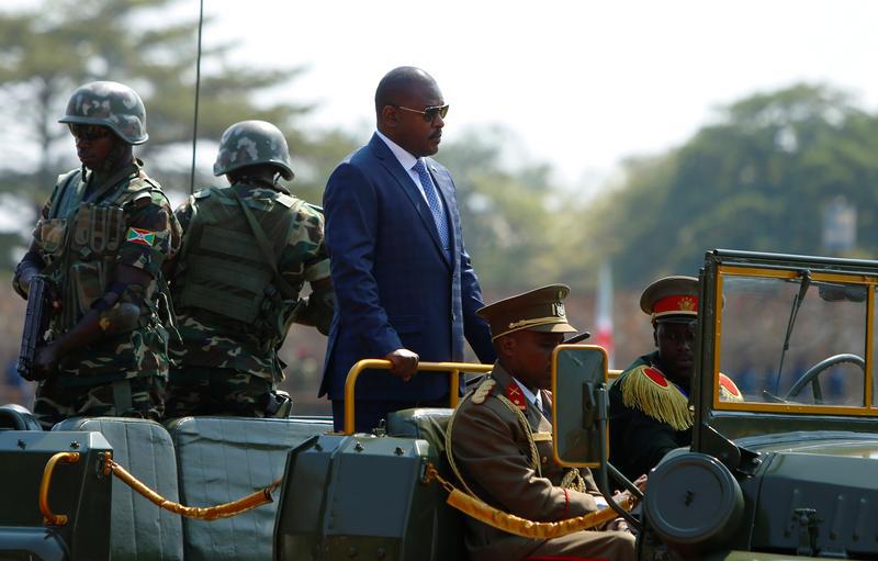 Le président burundais Pierre Nkurunziza arrive pour les célébrations marquant le 55ème anniversaire de l’indépendance au stade du Prince Louis Rwagasore de Bujumbura, au Burundi, le 1er juillet 2017.