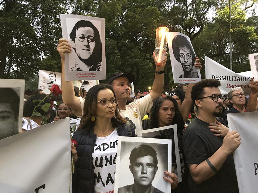 201904americas_brazil_dictatorship_protest_pt