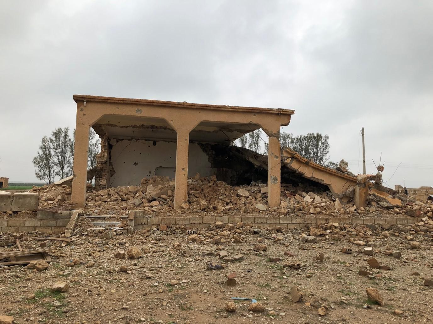 بيت مدمر جراء ضربة جوية شنها التحالف بقيادة الولايات المتحدة وقتلت 13 مدنيا في تل الجاير، سوريا في يوليو/تموز 2017. 