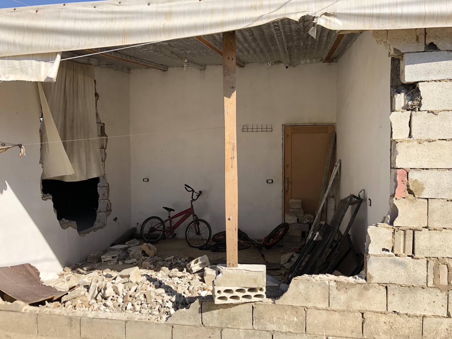 ​مأوى تم تفكيكه جزئيا في مخيم للاجئين السوريين في عرسال، لبنان، 20 يونيو/حزيران 2019. 