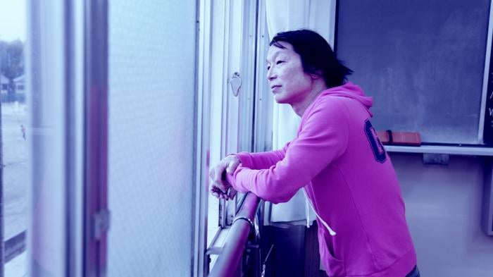 トランスジェンダー女性で教員の土肥いつきさん。京都府の高校にて。