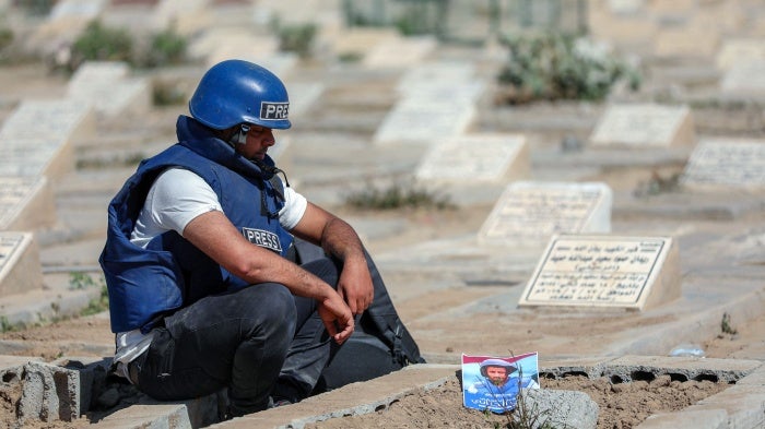 A journalist mourns the death of TV reporter Adib al-Janani at their gravesite