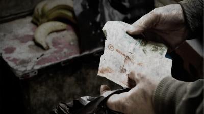 Hands holding Jordanian currency