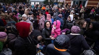 Crowd at the train station in Kramatorsk