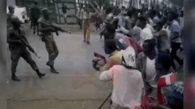 A picture of security forces point their guns at protesters in Oromia region, Ethiopia.