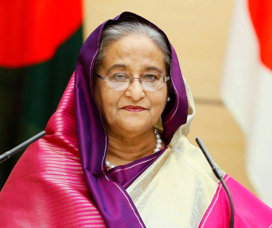 Bangladeshi Prime Minister Sheikh Hasina meets with officials in Tokyo, May 29, 2019.