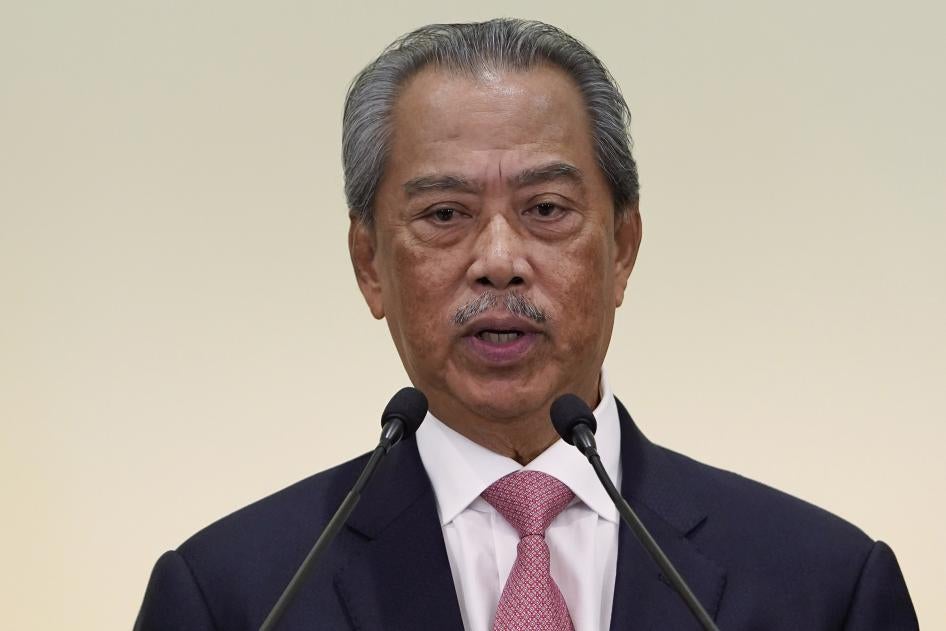 Perdana Menteri Malaysia Muhyiddin Yassin berbicara dalam sebuah konferensi pers setelah pertemuan kabinet pertama di kantor perdana menteri di Putrajaya, Malaysia, 11 Maret 2020. 