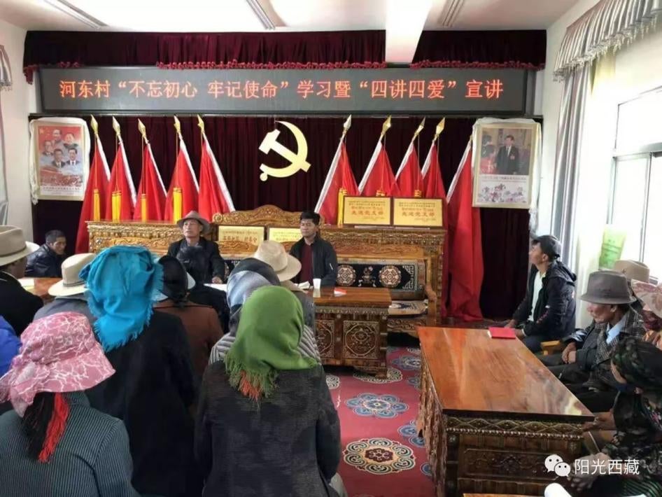 Hedong Village in Xumai Township, Tibet Autonomous Region, launches the "Four Stresses and Four Loves" teaching, September 11, 2020.