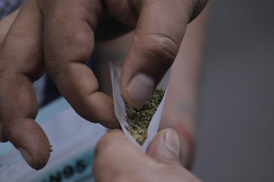 Young people consumed marijuana and demonstrated at the Monumento a la Revolución in Mexico City on the occasion of Weed Day, April 20, 2021.