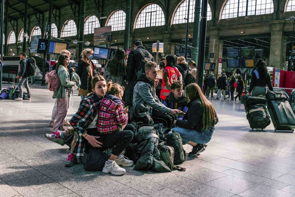 Des réfugiés ukrainiens dans une gare de Paris, France, le 30 avril 2022.