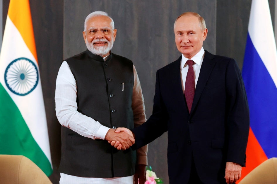 Der russische Präsident Wladimir Putin, rechts, und der indische Premierminister Narendra Modi posieren vor ihren Gesprächen am Rande des Gipfeltreffens der Shanghaier Organisation für Zusammenarbeit (SOZ) in Samarkand, Usbekistan, am 16. September 2022.