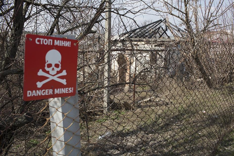 A sign warning of the presence of mines near the gray zone at the Stanitsa Luhanska crossing point.
