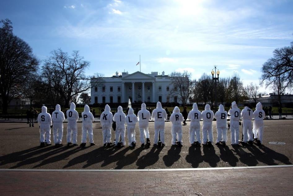 في الولايات المتحدة وحول العالم، تتنامى المخاوف العامة من احتمال وجود أنظمة أسلحة تنتقي وتهاجم أهدافا دون تدخل بشري. © 2018 حملة وقف الروبوتات القاتلة    