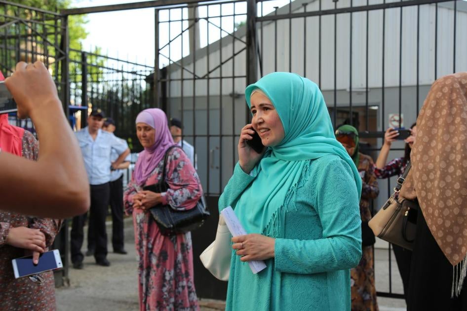 Lutfie Zadiyeva outside the courthouse in Simferopol on May 30, 2019. 