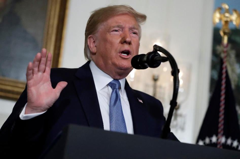 El presidente Donald Trump habla sobre los tiroteos masivos de El Paso, Texas, y Dayton, Ohio, en la Sala de Recepción Diplomática de la Casa Blanca, en Washington