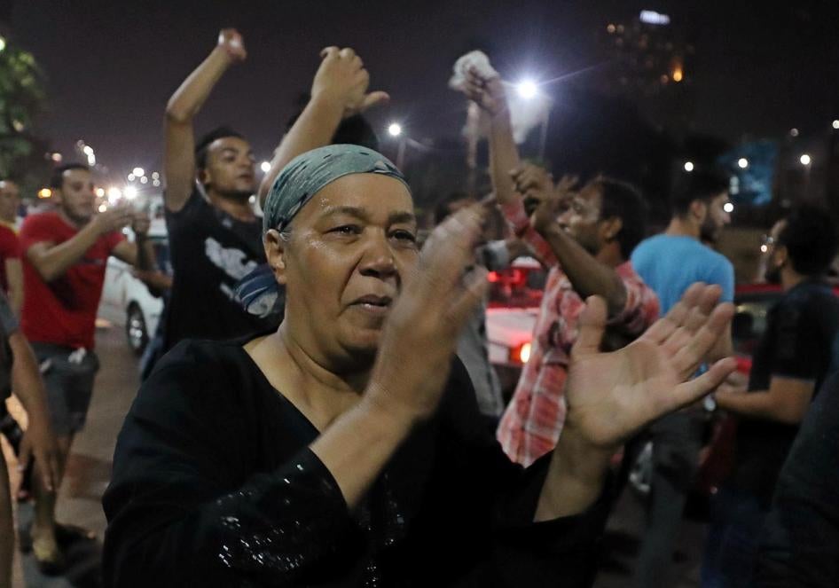 Small groups of protesters gather in central Cairo shouting anti-government slogans in Cairo, Egypt September 21, 2019.