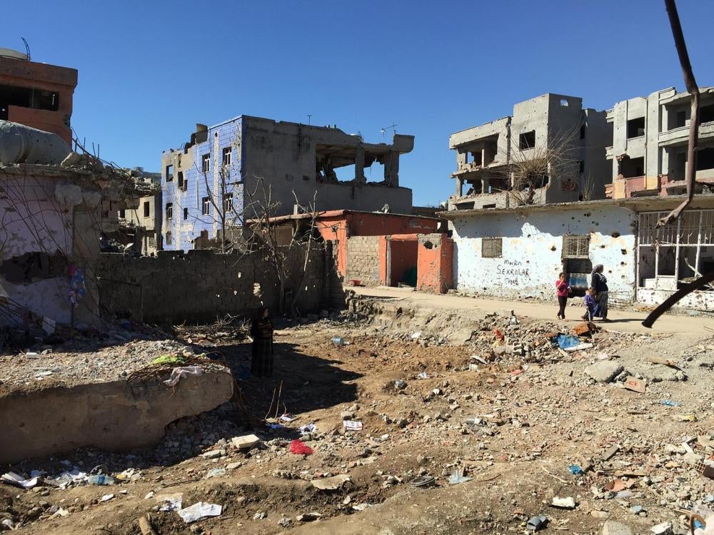 Security operations and armed clashes in Cizre from December 2015 to February 2016 damaged homes in the affected neighborhoods. The authorities began demolition immediately afterwards. 