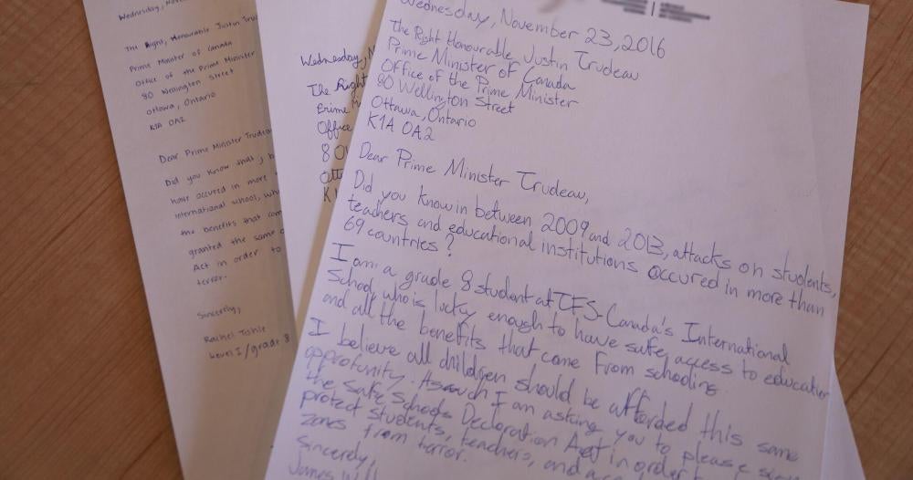 Canadian students taking part in an exercise to urge Justin Trudeau to sign the Safe Schools Declaration and help end attacks on and military use of schools.