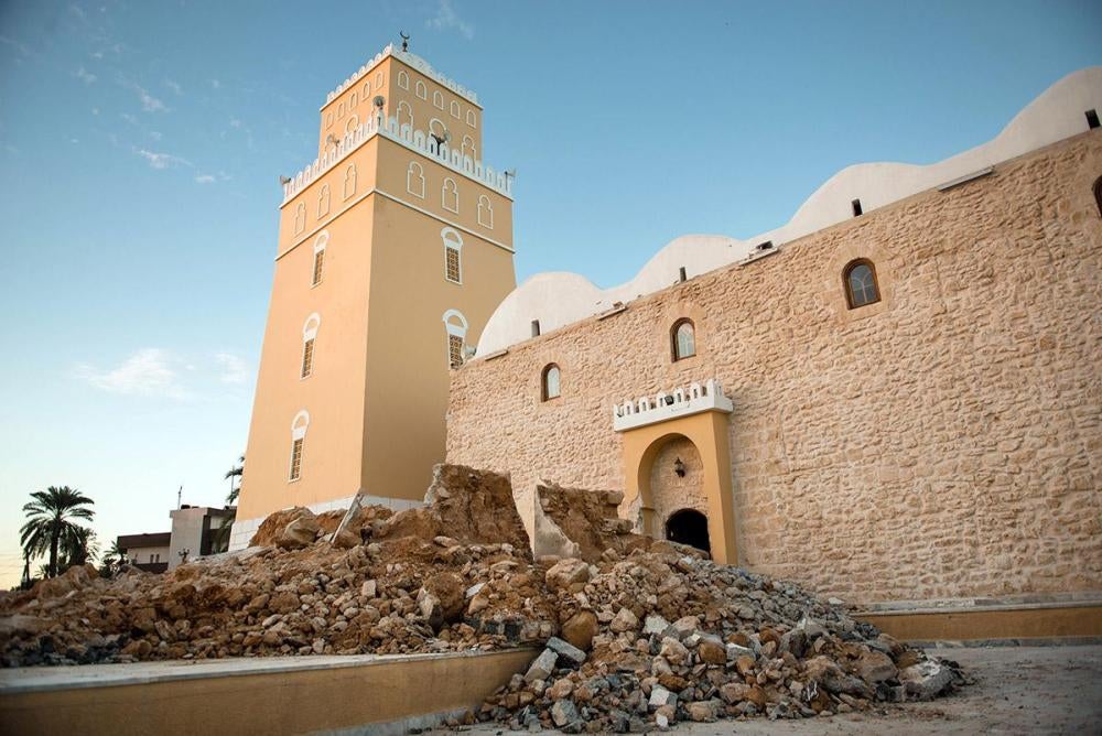 5.	Partial destruction of Murad Agha mosque by unidentified assailants, Tajora, November 2013. © Nader Elgadi5.	تدمير جزئي لمسجد مراد آغا على يد مجهولين، تاجوراء، نوفمبر/تشرين الثاني 2013. © نادر القاضي