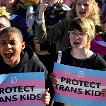 Protesters of Kentucky Senate Bill SB150, known as the Transgender Health Bill, cheer on speakers during a rally on the lawn of the Kentucky Capitol in Frankfort, March 29, 2023. © 2023 AP Photo/Timothy D. Easley, File