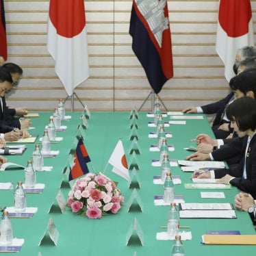 Japanese Prime Minister Fumio Kishida (R) and Cambodian Prime Minister Hun Manet meet at the prime minister's office in Tokyo on December 18, 2023.