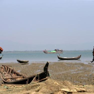 Members of Border Guard Bangladesh (BGB) stand guard on the bank of Naf River near the Bangladesh-Myanmar border to preventRohingya refugees from illegal border crossing, in Teknaf near Cox’s Bazar, Bangladesh, November 22, 2016.