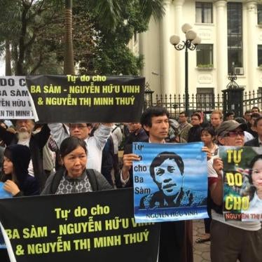 Supporters of Nguyen Huu Vinh and Nguyen Thi Minh Thuy call for their freedom outside the court during their trial in March 2016. 
