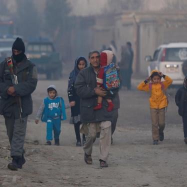 Afghan family leaves site of attack in Kabul, Afghanistan, December 22, 2016. © 2016 Reuters