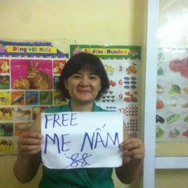 Tran Thi Nga protests against the arrest of blogger “Mother Mushroom” in October 2016.