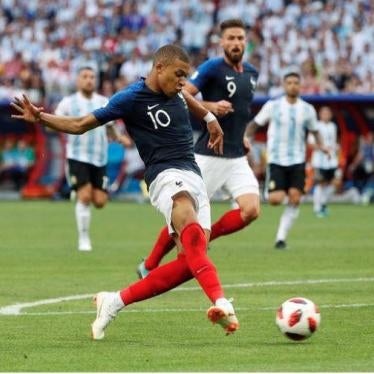 Kylian Mbappé, membre de l'équipe de France, lors du match contre l'Argentine en huitièmes de finale de la Coupe du monde de football, à Kazan, en Russie, le 30 juin 2018.