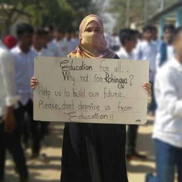 Rohingya refugee students demonstrate 