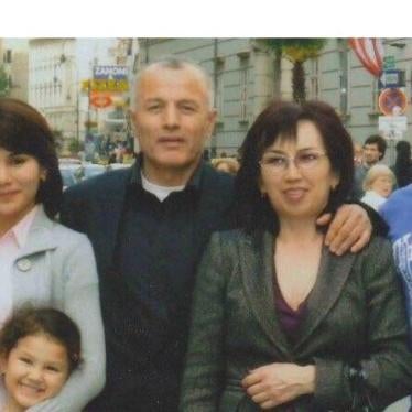 Kadyr Yusupov, ex-chef de la mission de l'Ouzbékistan auprès de l'Organisation pour la sécurité et la coopération en Europe (OSCE), photographié avec des membres de sa famille à Vienne en 2008.